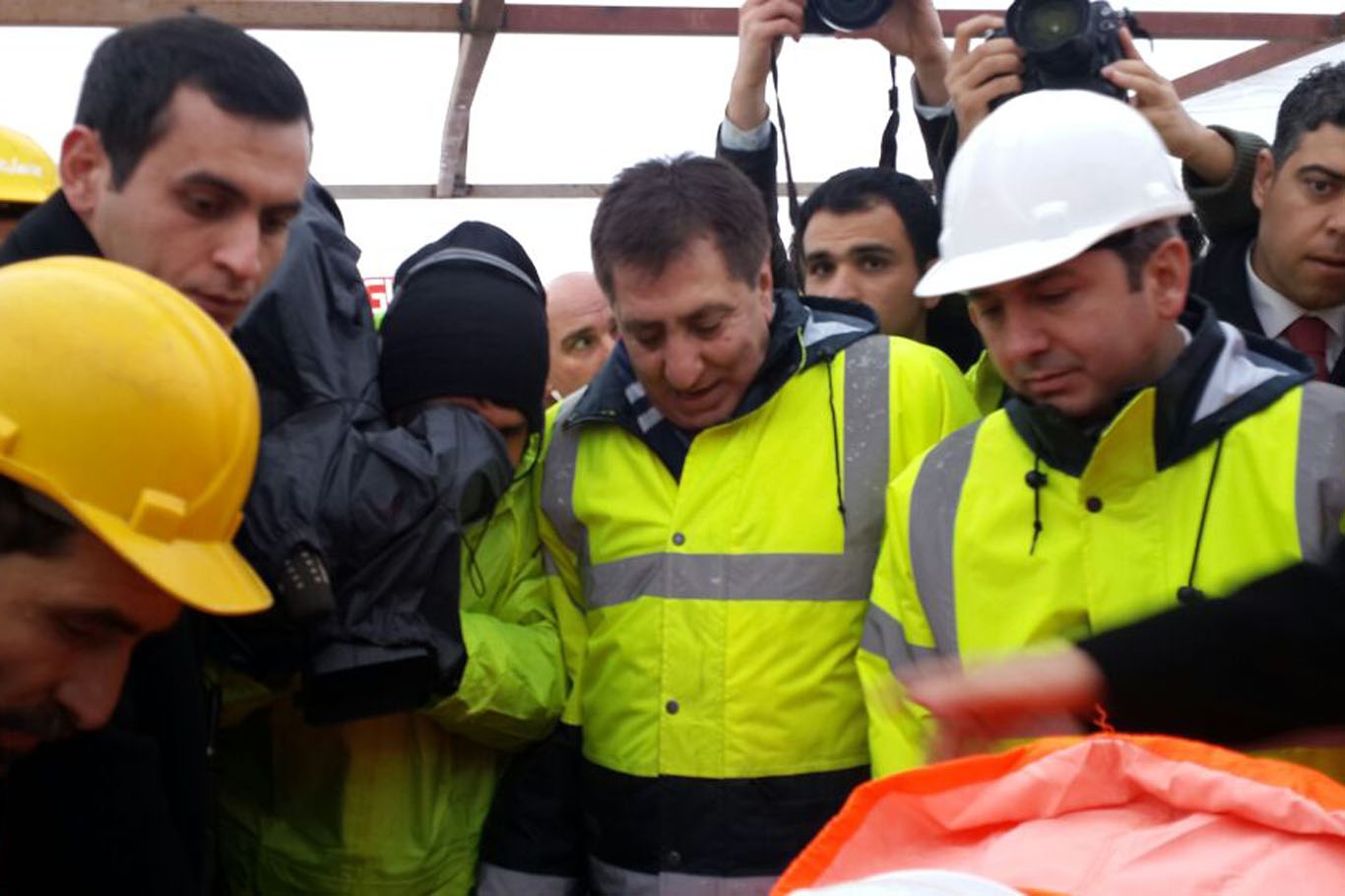 Nissibi Köprüsü’nün son tabliyesi de monte edildi Nissibi Köprüsü’nün son tabliyesi de monte edildi